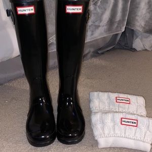 Hunter rain boot and sock bundle
